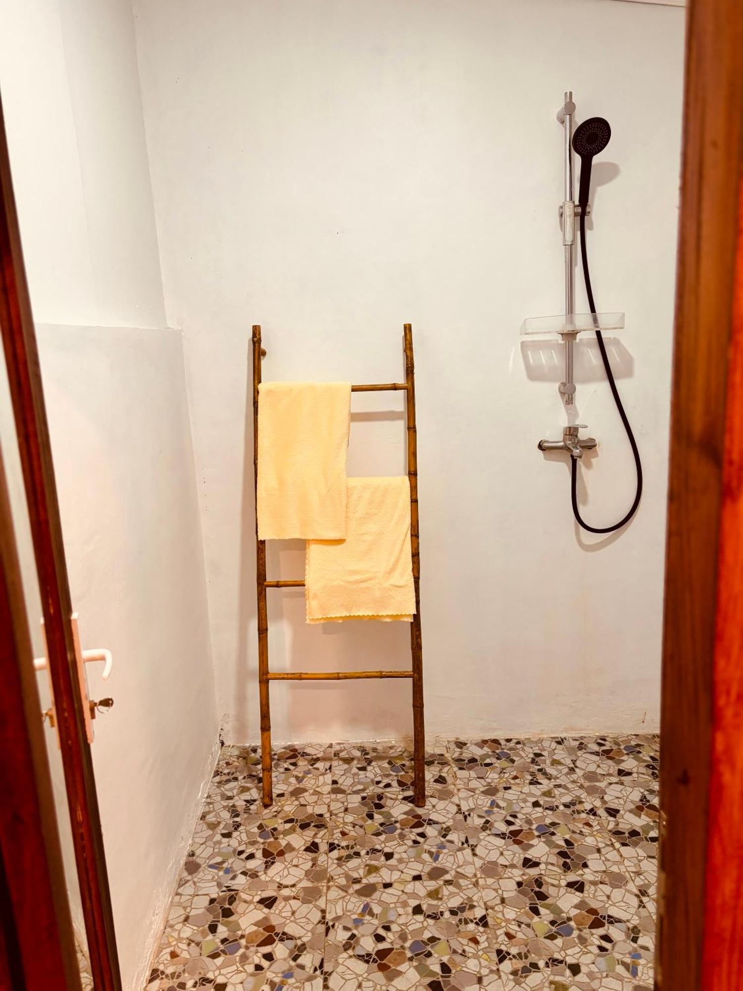 Anjani Larva Cottage - Homestay And Eatery 세나루 외부 사진